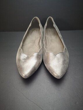 Aeorsoles Flower Girl Ladies Size 10M Silver Snakeskin Pattern Point Toe Flats